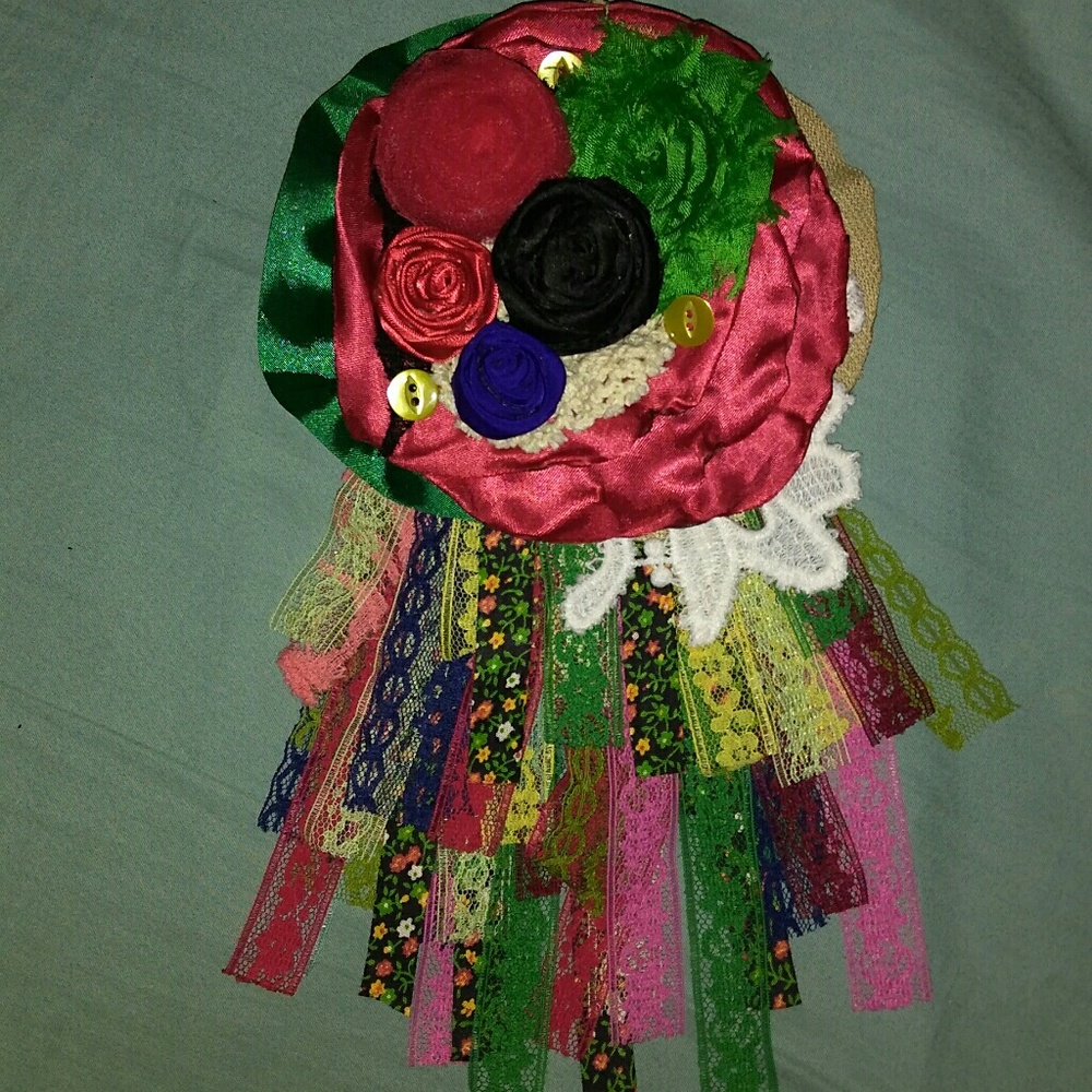 Hand made accessories  $10-$30 depending on size, time, and materials used! 🌸